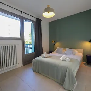 Appartement La Bulle Verte : T2 Proche Avec Parking, Annecy